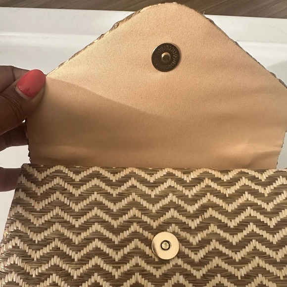 Chevron Straw Wooden Pearl Handle Purse - Picture 4 of 8